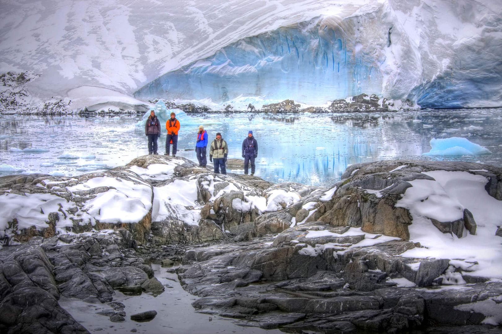 Antarctica--Antarctic-group-photo-HDR